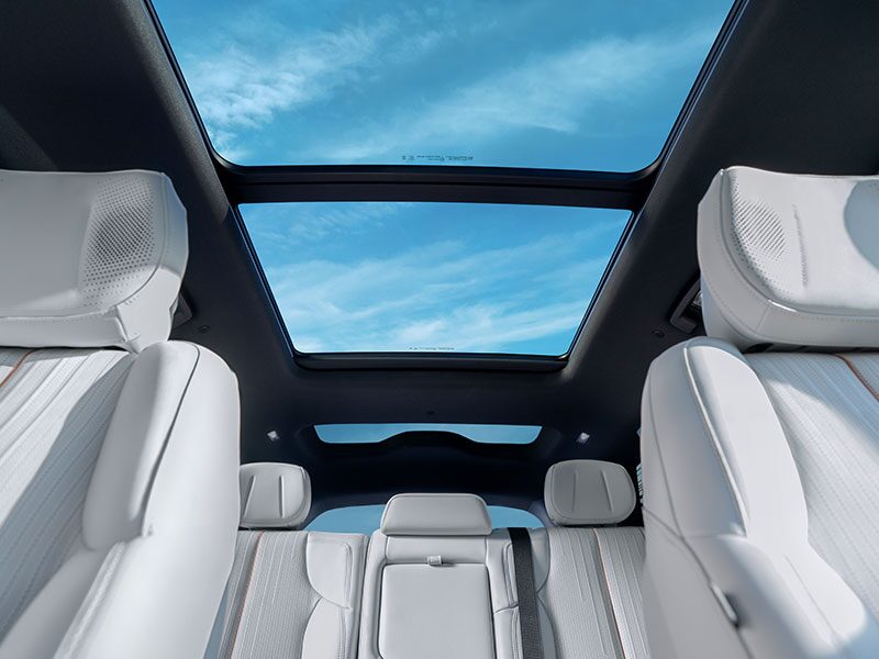 Top View of the 2026 VISTIQ Dual Pane Sunroof and Third-row Fixed Glass