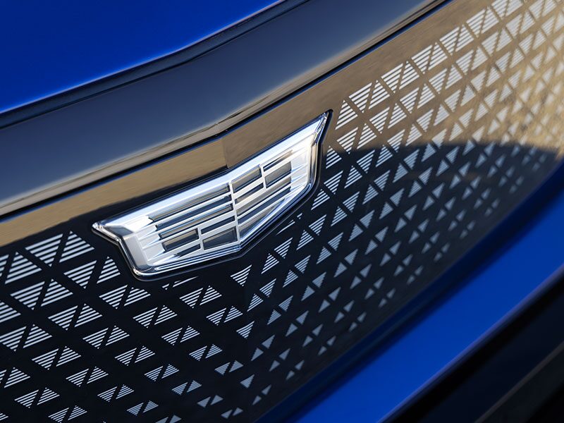 Close-up of the Cadillac Logo on the 2026 VISTIQ Grille