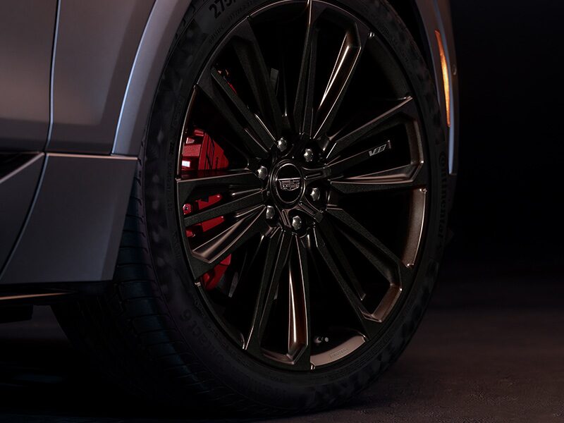 Close-up of the 2026 LYRIQ-V's Wheels and Brembo Front Brakes