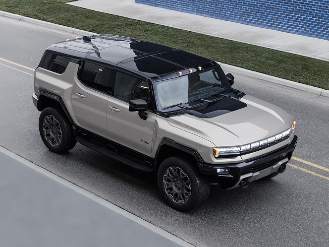GMC Key Visual :  Super Cruise HUMMER EV