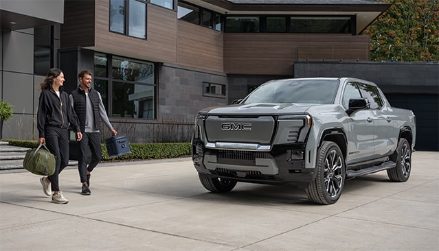 6 REASONS TO BUY A GMC SIERRA EV PICKUP TRUCK