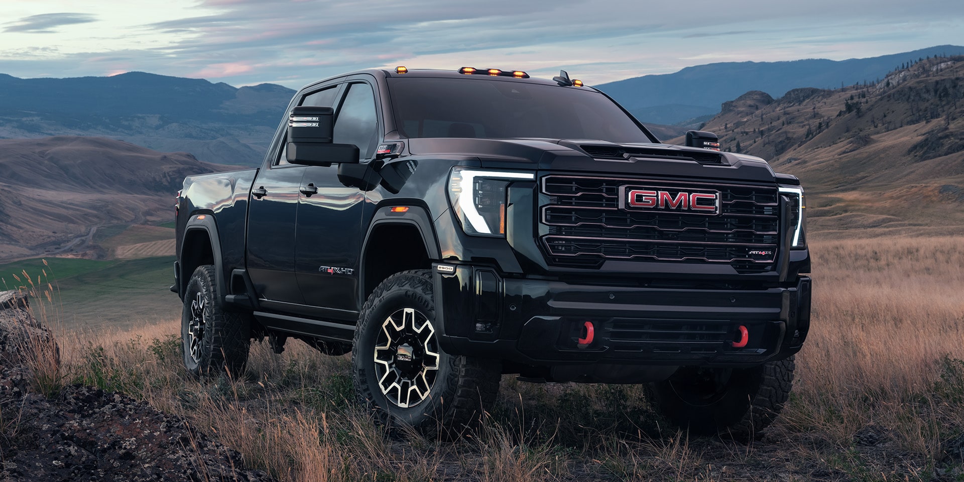 Front Three-Quarters View of the GMC Sierra AT4X HD