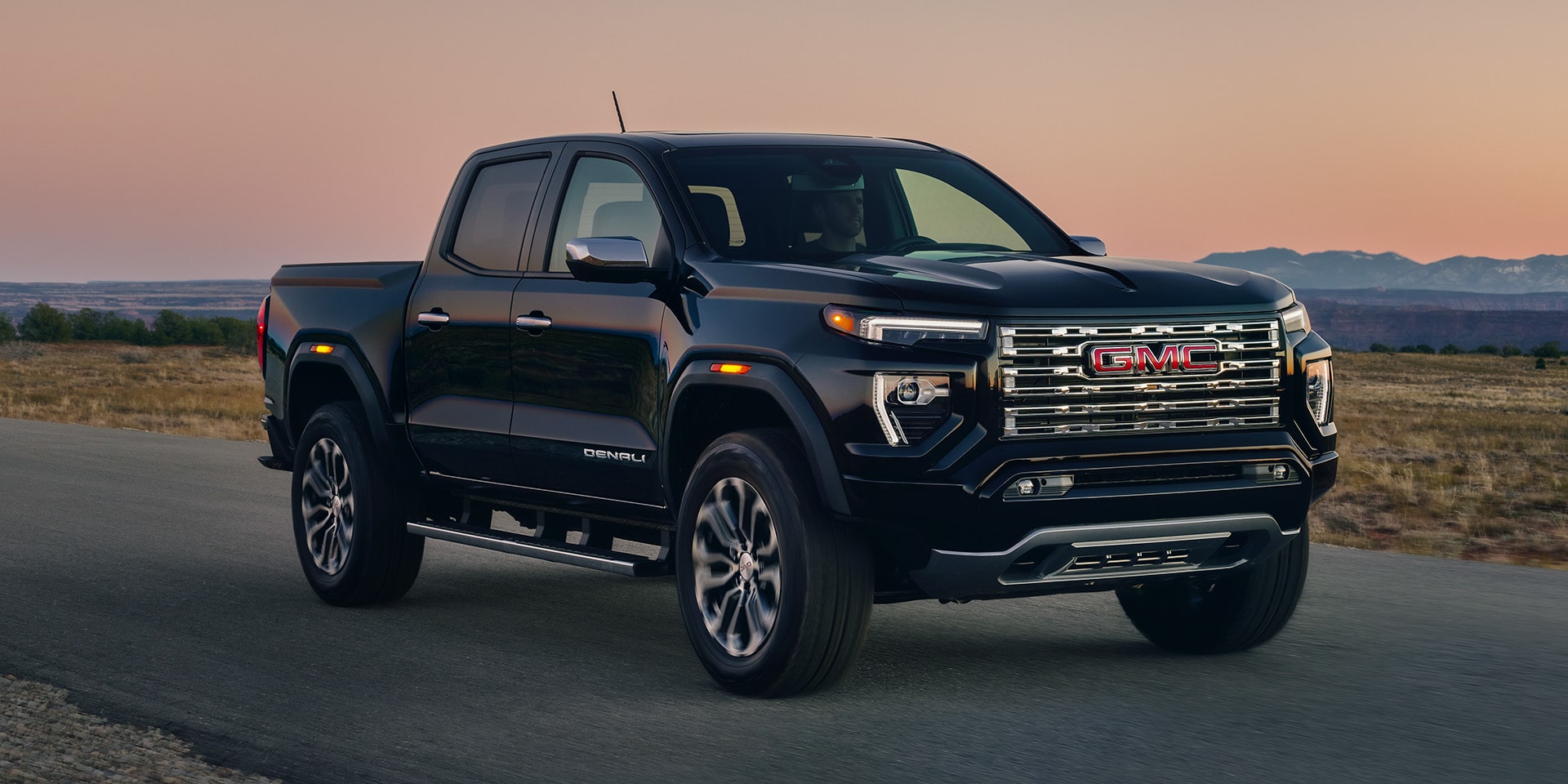 Front Three-Quarters View of the GMC Canyon Denali