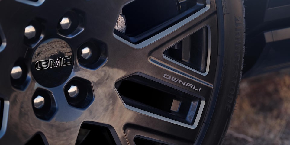 Close-up of the Premium 24 Inch Wheels on the GMC Yukon