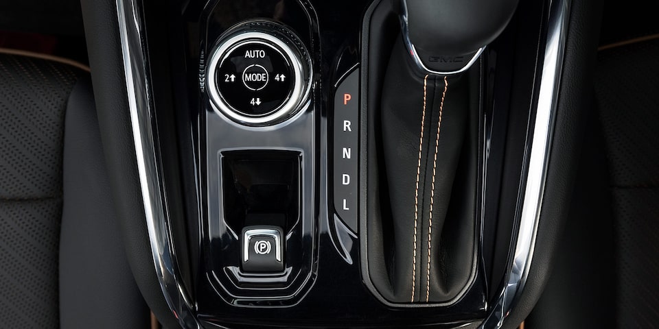 Close-up of the 2025 GMC Canyon Truck's Selectable Drive Modes Knob and Shifter