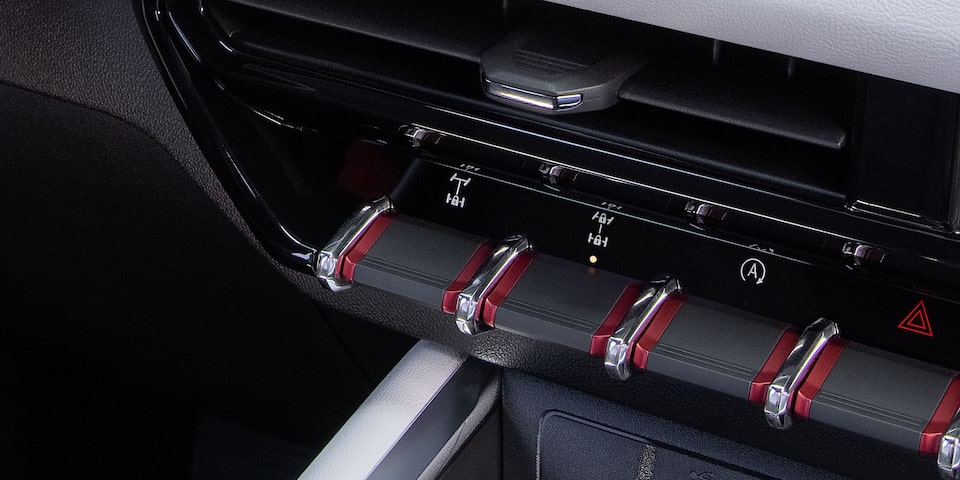Close-up of the 2025 GMC Canyon Off-road Controls