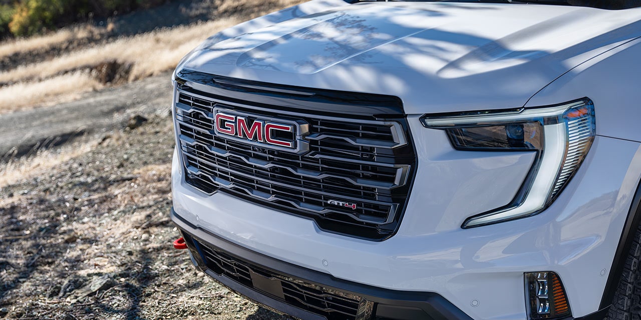 Close-up of the Grille and GMC Logo on the GMC Acadia AT4 Mid-Size Off-Road SUV