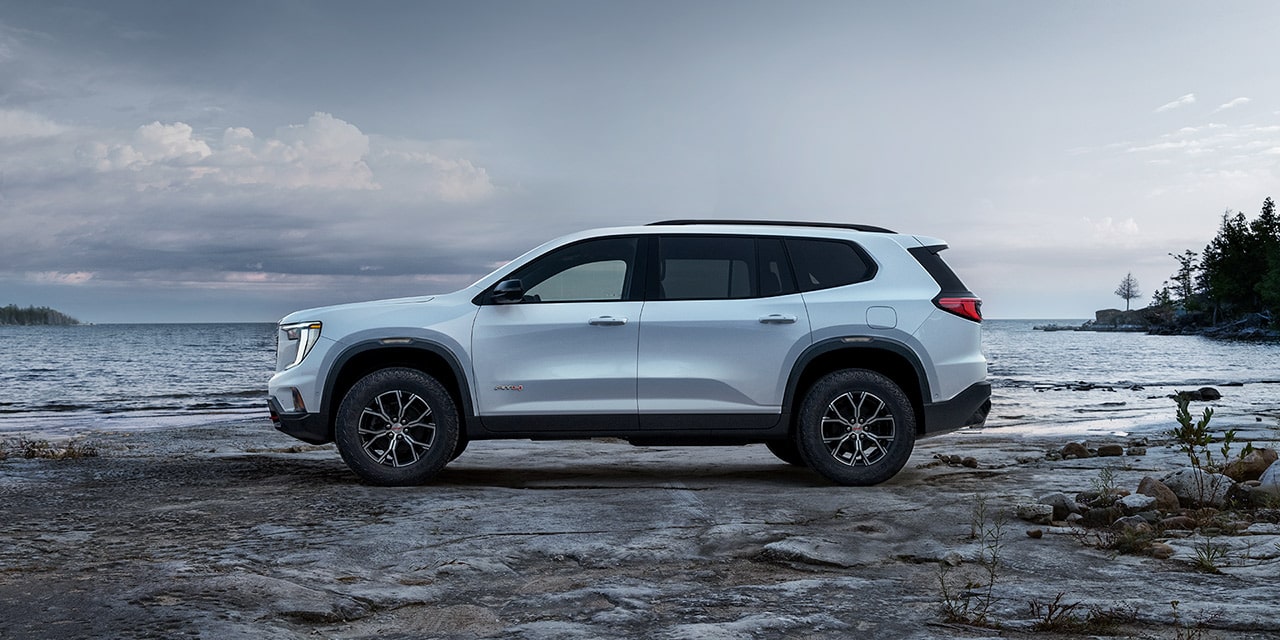 Exterior Profile View of the 2026 GMC Acadia Mid-Size SUV